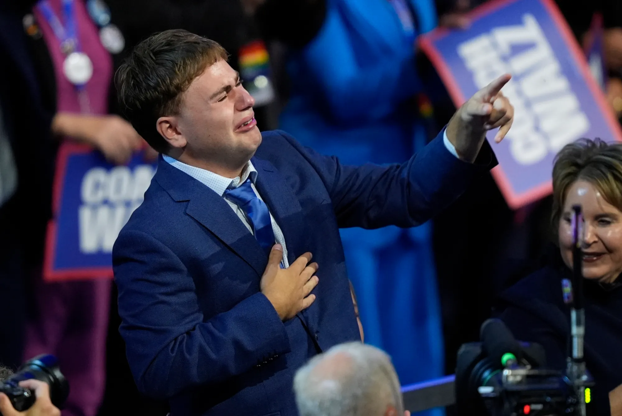 ‘That’s my dad!’: Tearful Gus Walz steals show as Tim Walz accepts VP nom