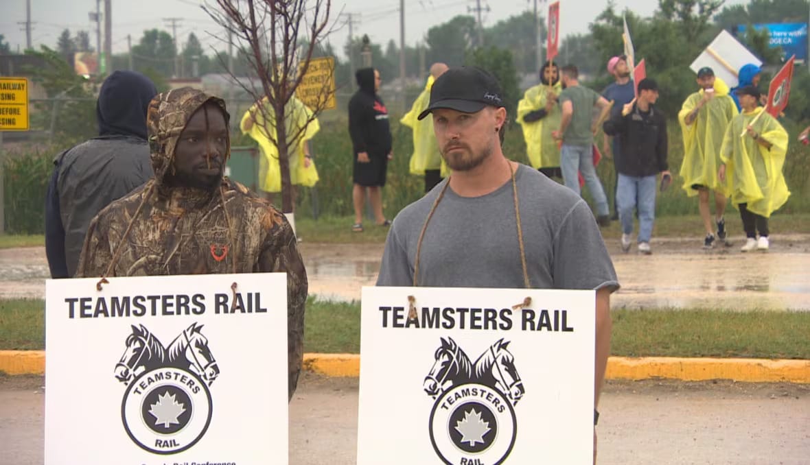 Rail lockout 'irresponsible,' Manitoba premier says, as expert suggests Ottawa needs to step in