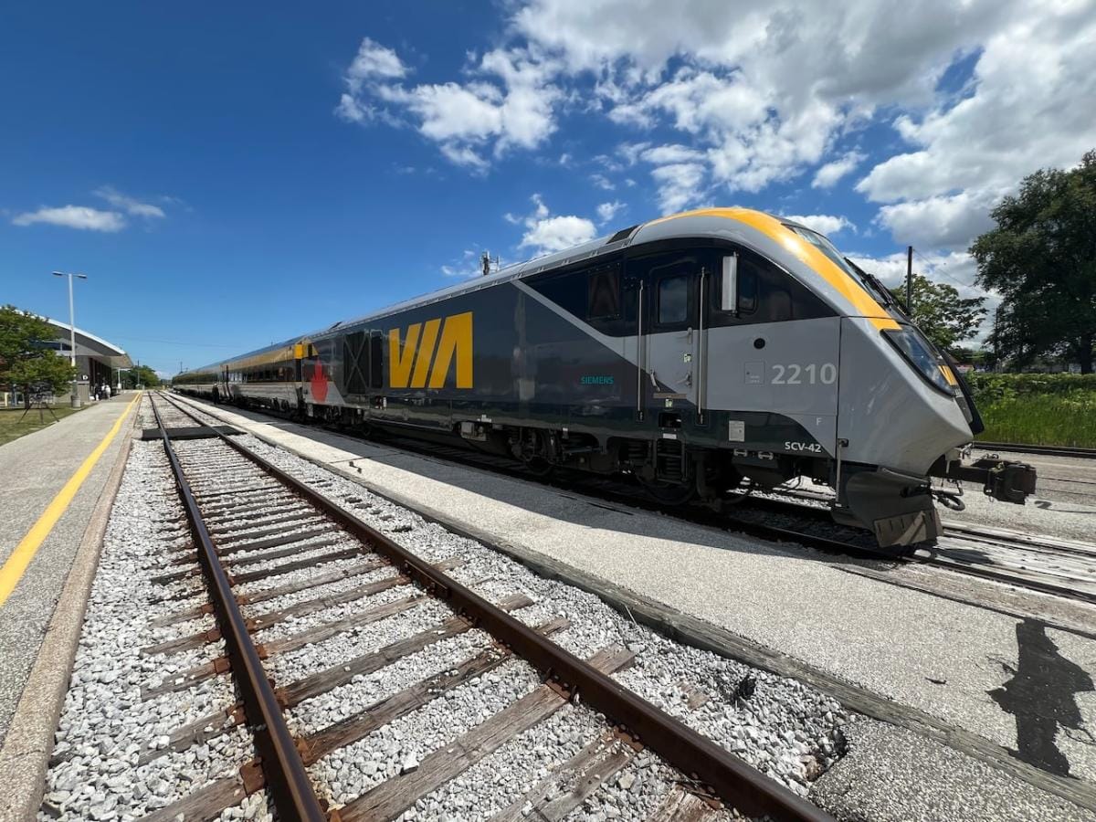 Lack of food, water and toilets: Via Rail passengers fume after being stranded 10 hours in Quebec