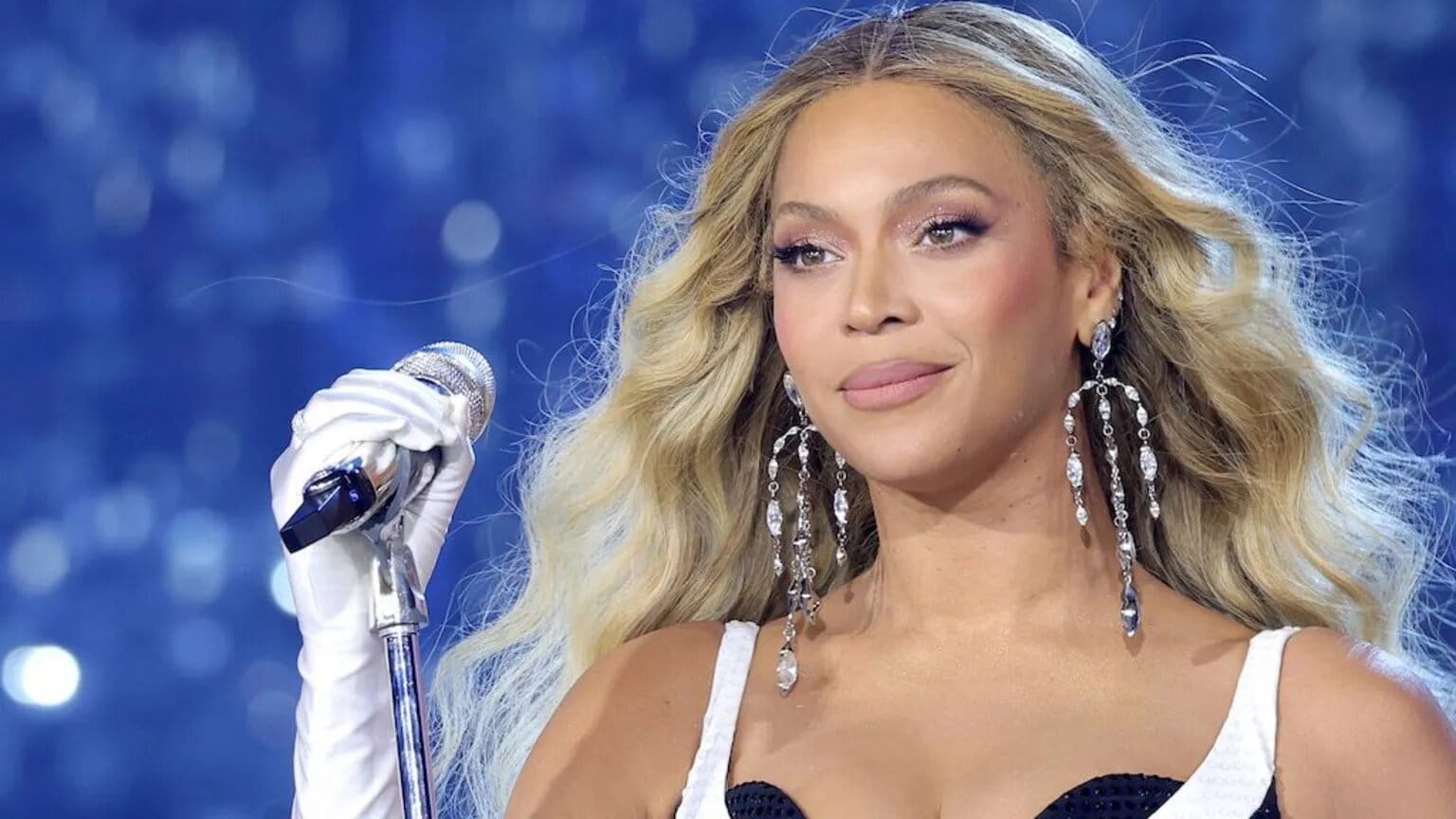 Unable to attend the Country Music Awards is Beyoncé