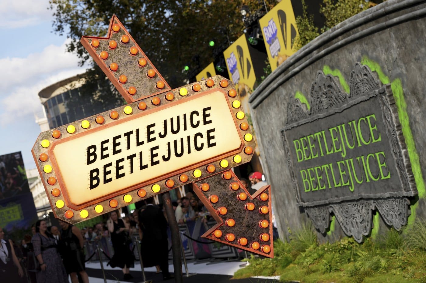 "Beetlejuice" Once more at the top, Beetlejuice is a conservative document "Am I Racist" breaks the top 5 at the box office