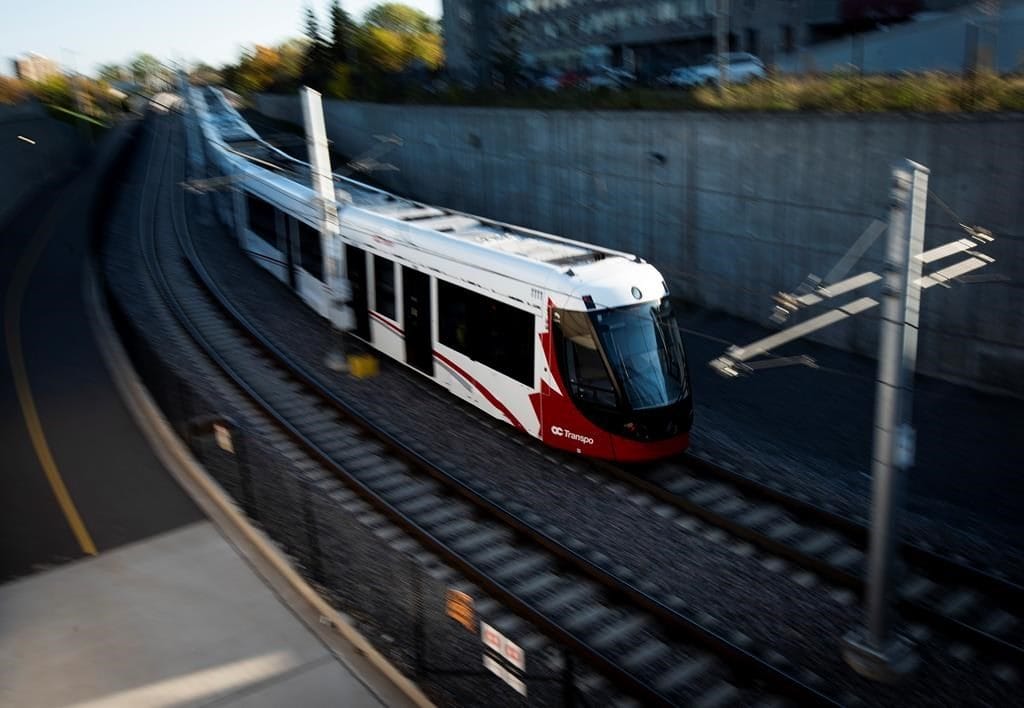 This weekend, travelers in Ottawa can anticipate road and O-Train disruptions