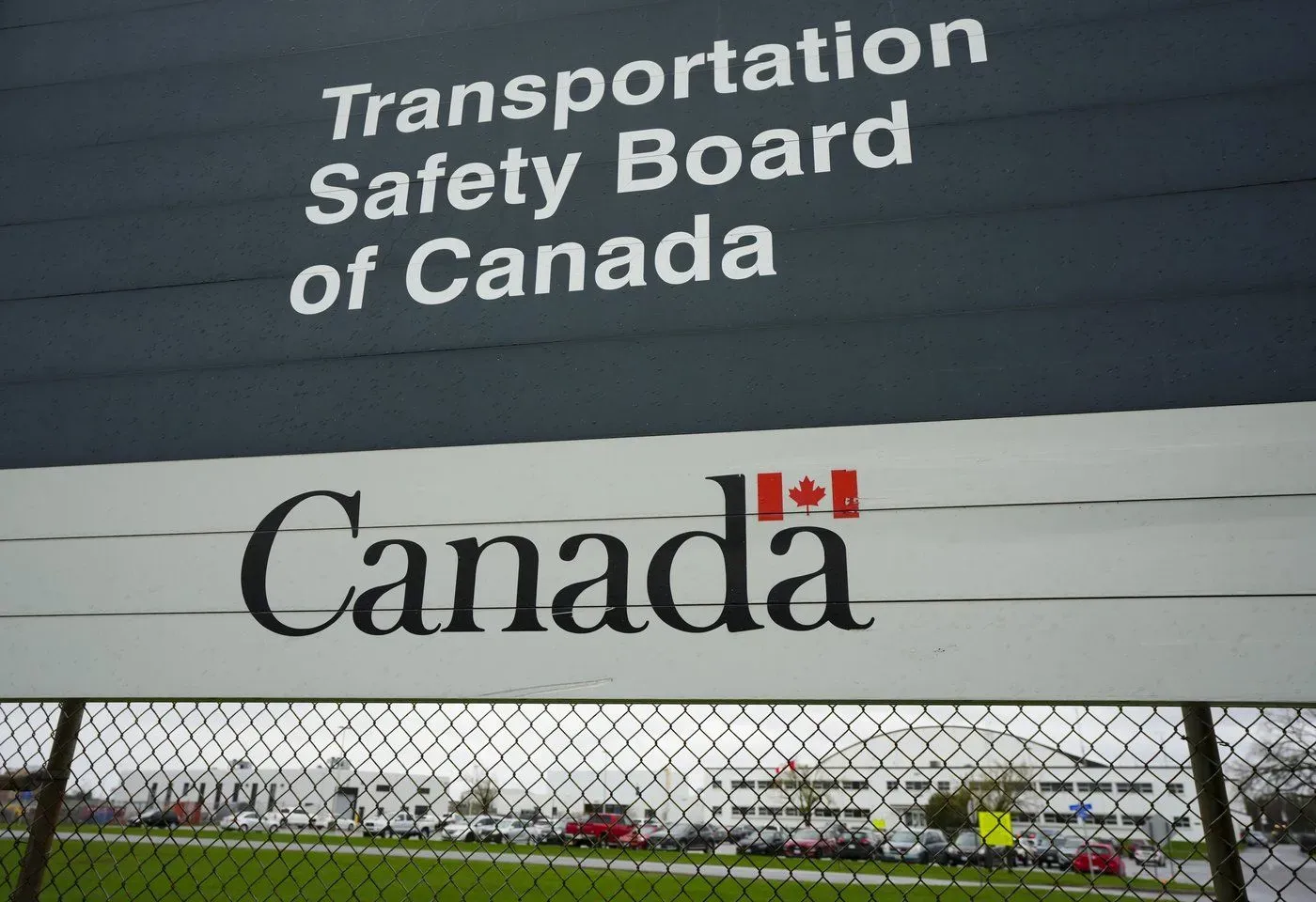 Transportation Safety Board to send investigators after small airplane crashed at northern Alberta airport