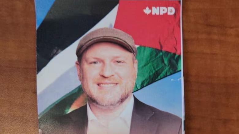 NDP defends Craig Sauvé, a candidate for Montréal by-election, against the Palestinian flag on a brochure