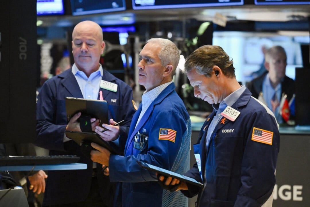 Following last week's chaos, Wall Street recovers, as the Dow closes over 500 points higher