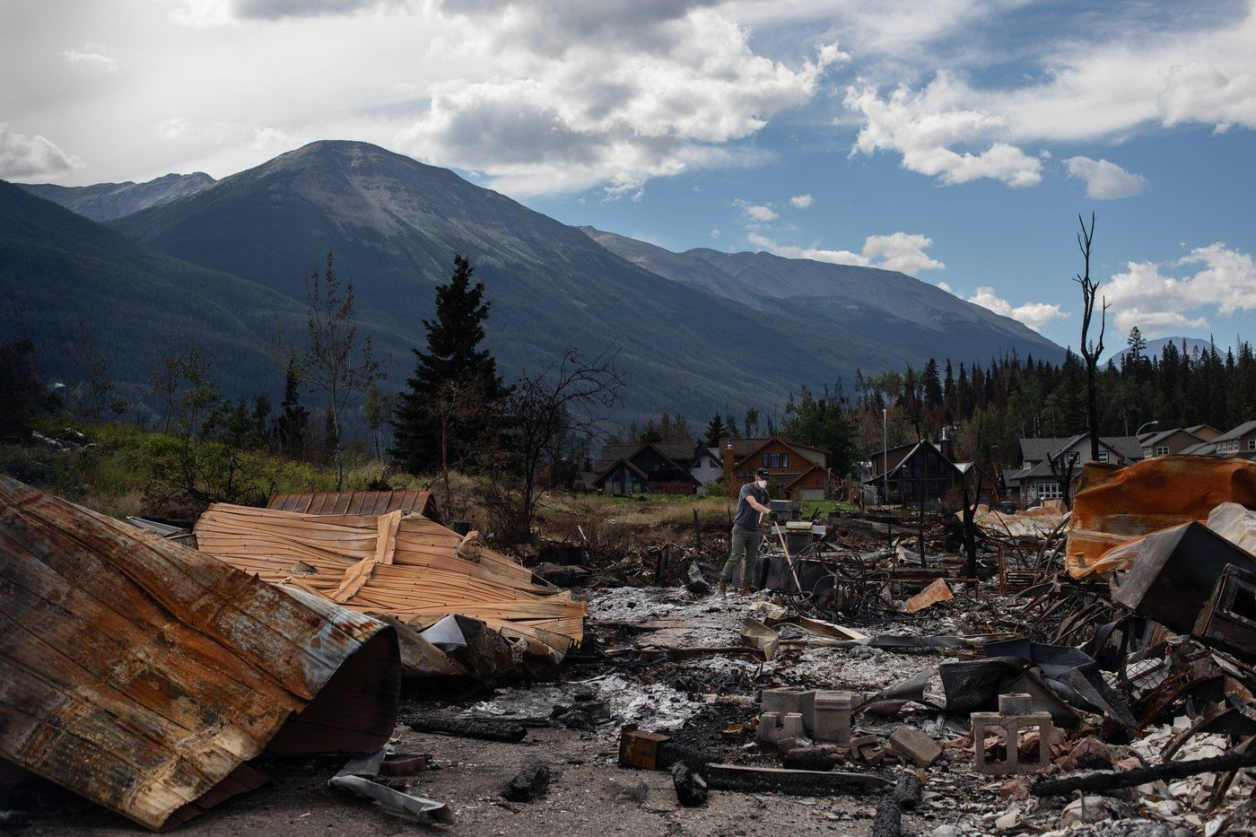 Following the Jasper wildfire, Alberta is contributing $149 million to pay local expenses