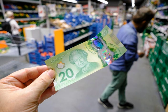 Amid Canada's $12 trillion in payments, cash makes a comeback