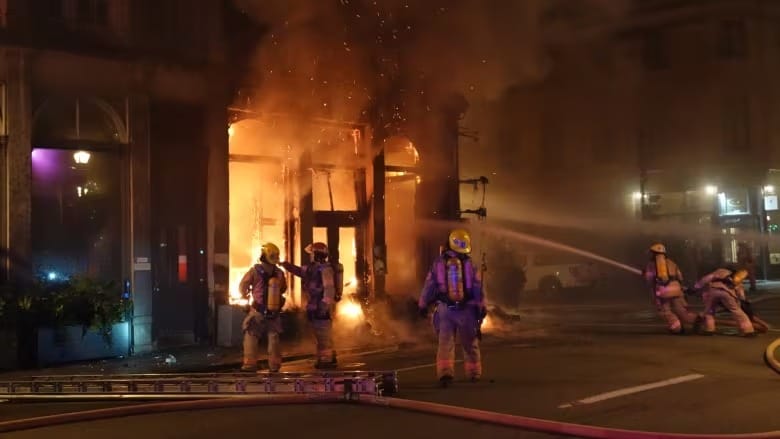 2 dead, 1 in critical condition as major fire burns in Old Montreal