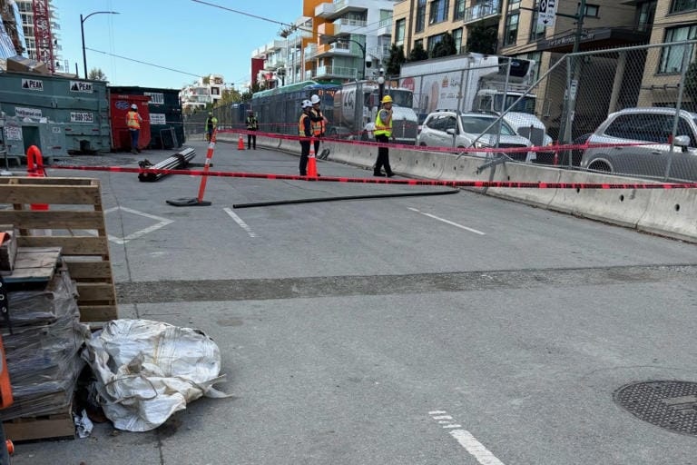 Crane drops load at Oakridge construction site, 1 day after new safety regulations