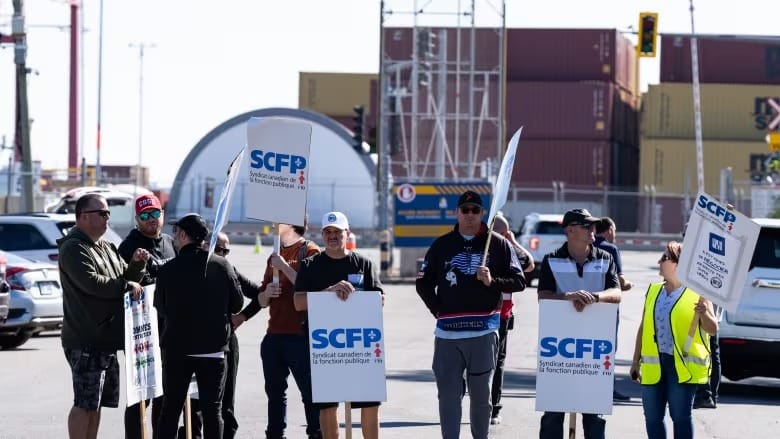 Montreal dockworker strike shuts down terminals at one of Canada's largest ports