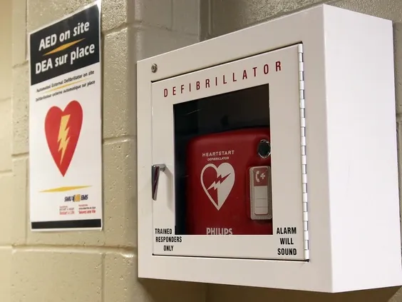 Quebec dragging its feet on getting defibrillators in public spaces, foundation says