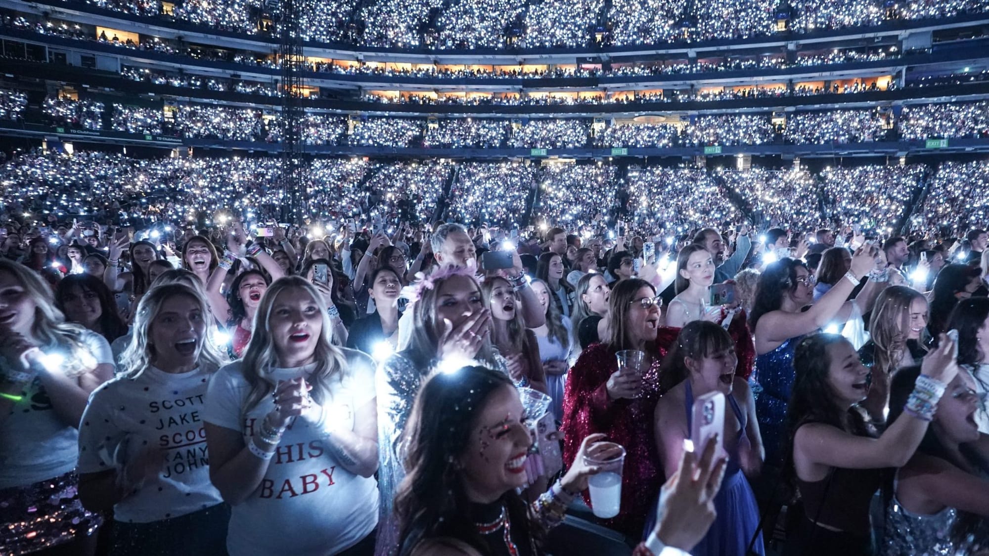 At Rogers Centre, Taylor Swift fans set a mobile data record