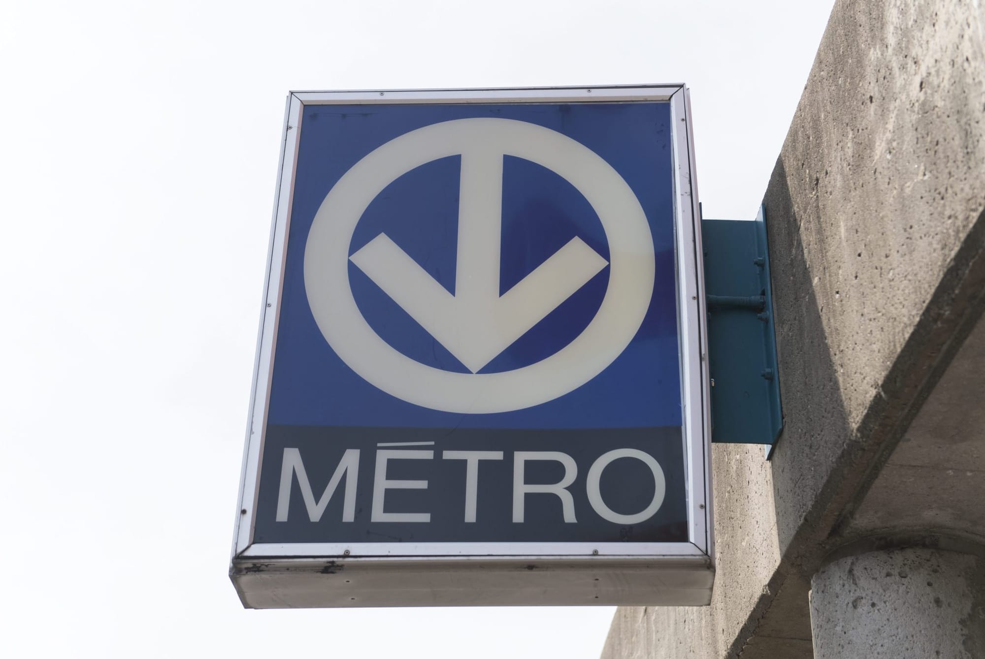 Man in hospital after fight near Montreal metro station