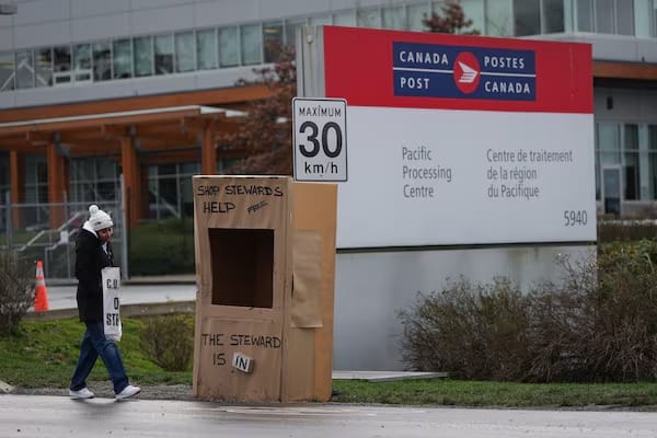 Canada Post temporarily laying off striking workers, union says