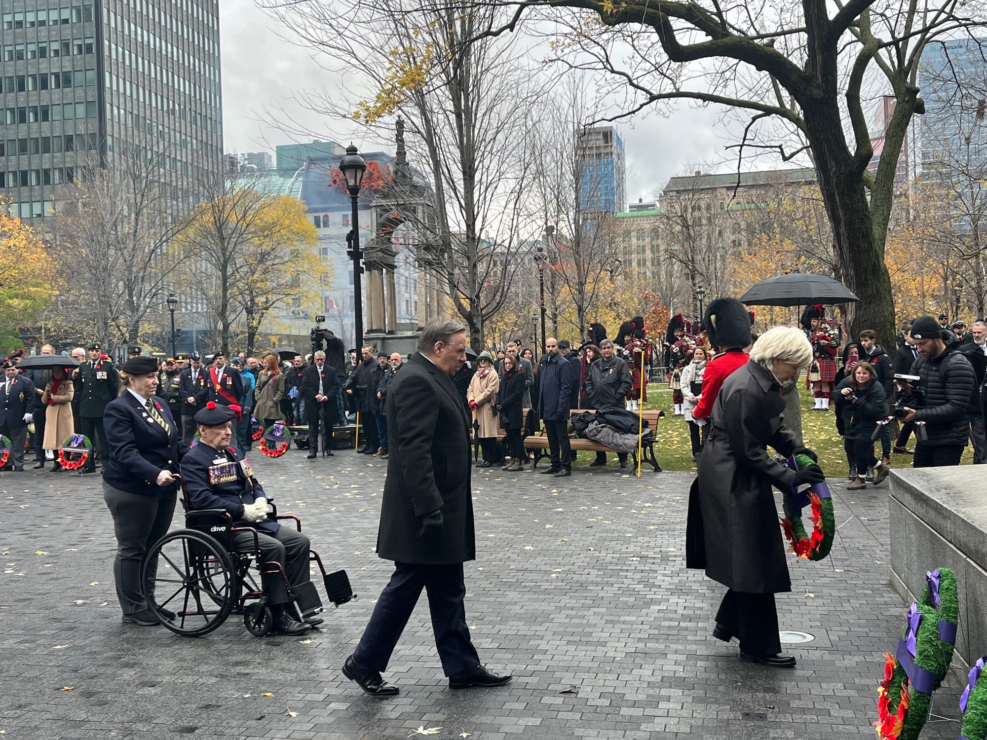 ‘War has a cost’: Montrealers pay tribute to Canadian veterans on Remembrance Day