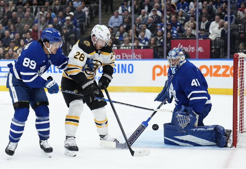 Maple Leafs’ power play clicks minus injured Matthews in 4-0 victory over Bruins