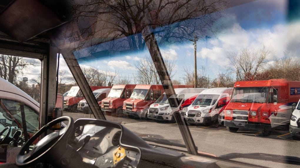 Canada Post temporarily laying off striking workers, union says