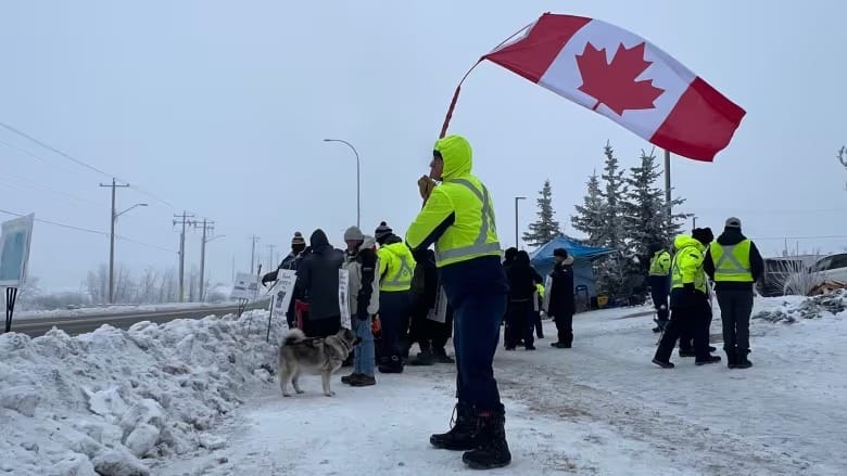 'It's getting a bit scary': Calgary Canada Post worker worried as national strike drags on