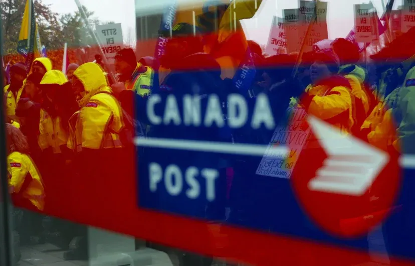 Ottawa orders Canada Post to return to work in time for Christmas