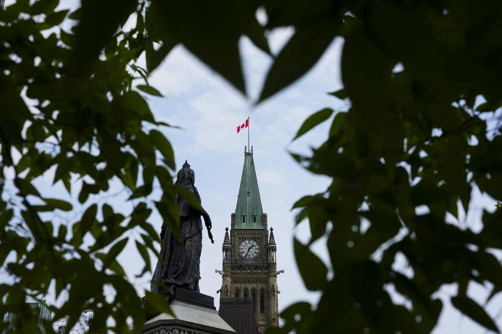 Ottawa announces it’s further reducing the number of international student permits post image